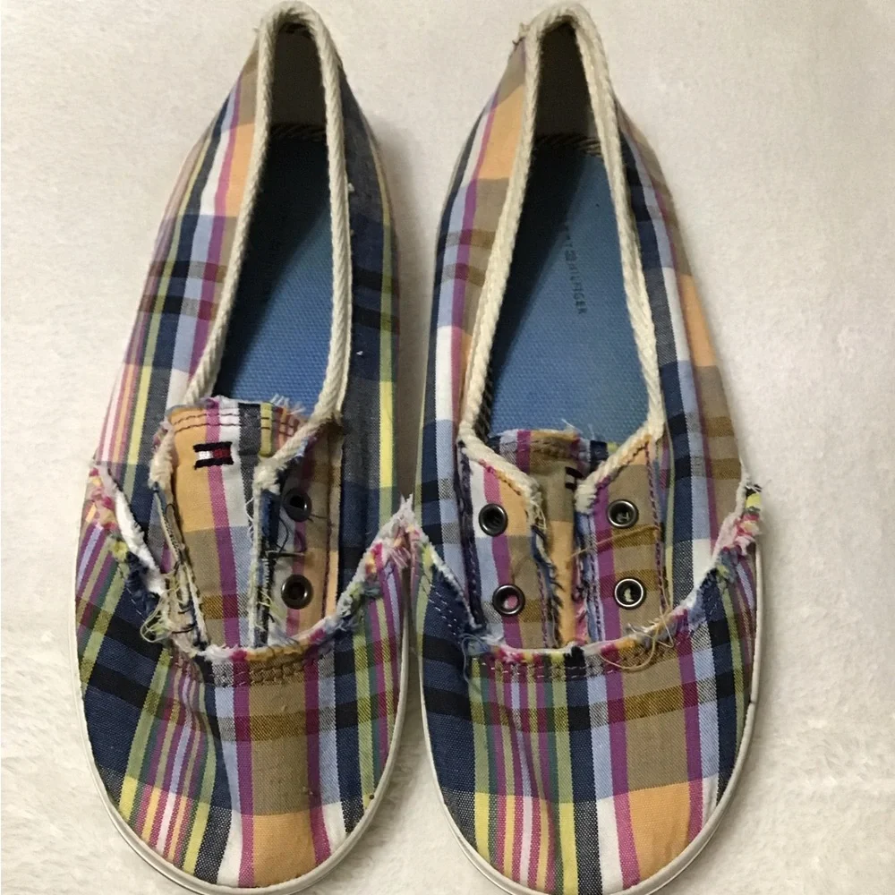 Women’s size 6 Tommy Hilfiger flats sneakers